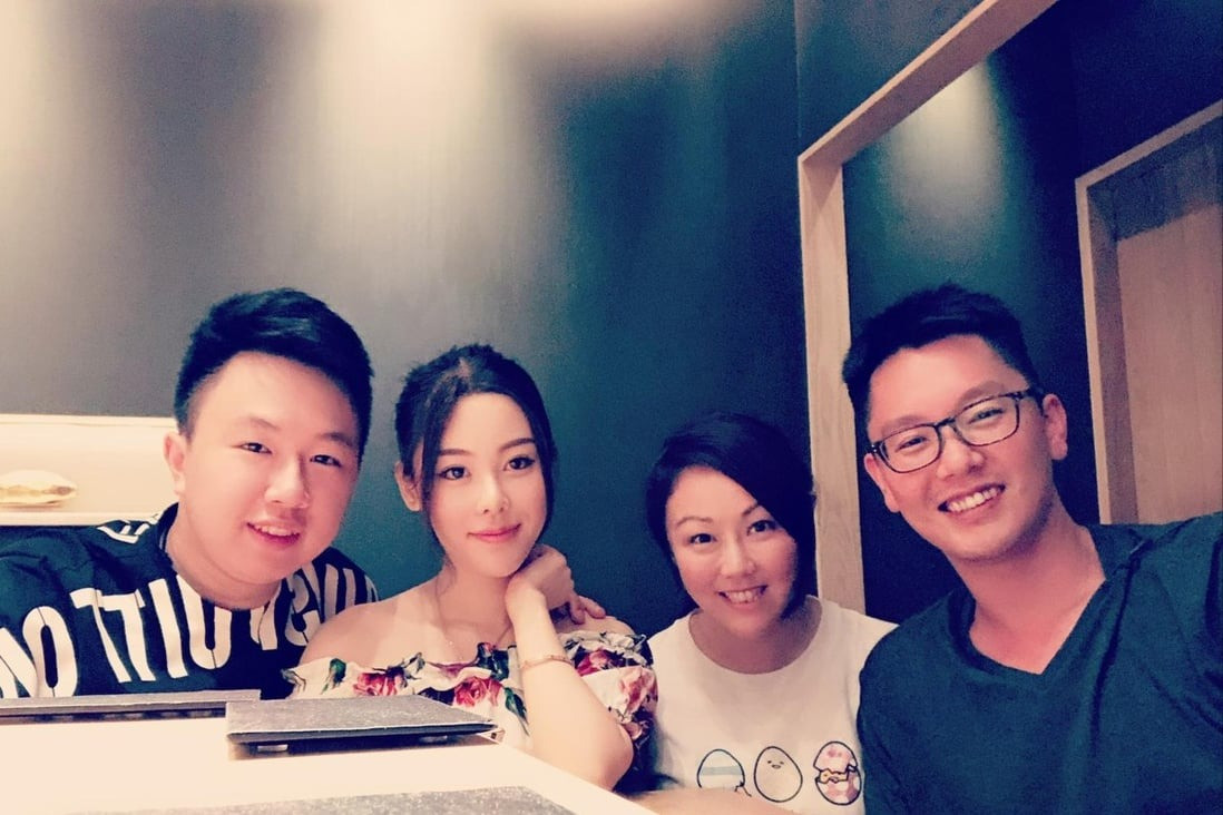 (Trái sang phải) Chris, Thái Thiên Phượng, Joey Wong (còn được gọi là Bà Pao) và Bernard Cheng. Ảnh: SCMP. (Trái sang phải) Chris, Thái Thiên Phượng, Joey Wong (còn được gọi là Bà Pao) và Bernard Cheng. Ảnh: SCMP.