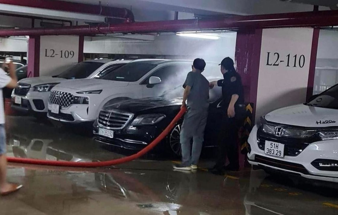 Xe của Duy Mạnh bất ngờ bốc cháy ở hầm chung cư chưa rõ nguyên nhân.