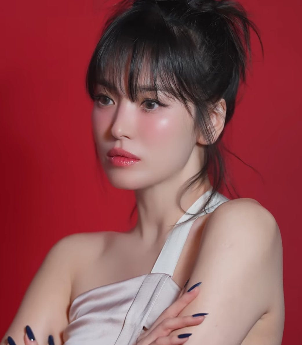 Tạo hình trẻ trung của Song Hye Kyo trên ELLE Korea. Ảnh: ELLE Korea.