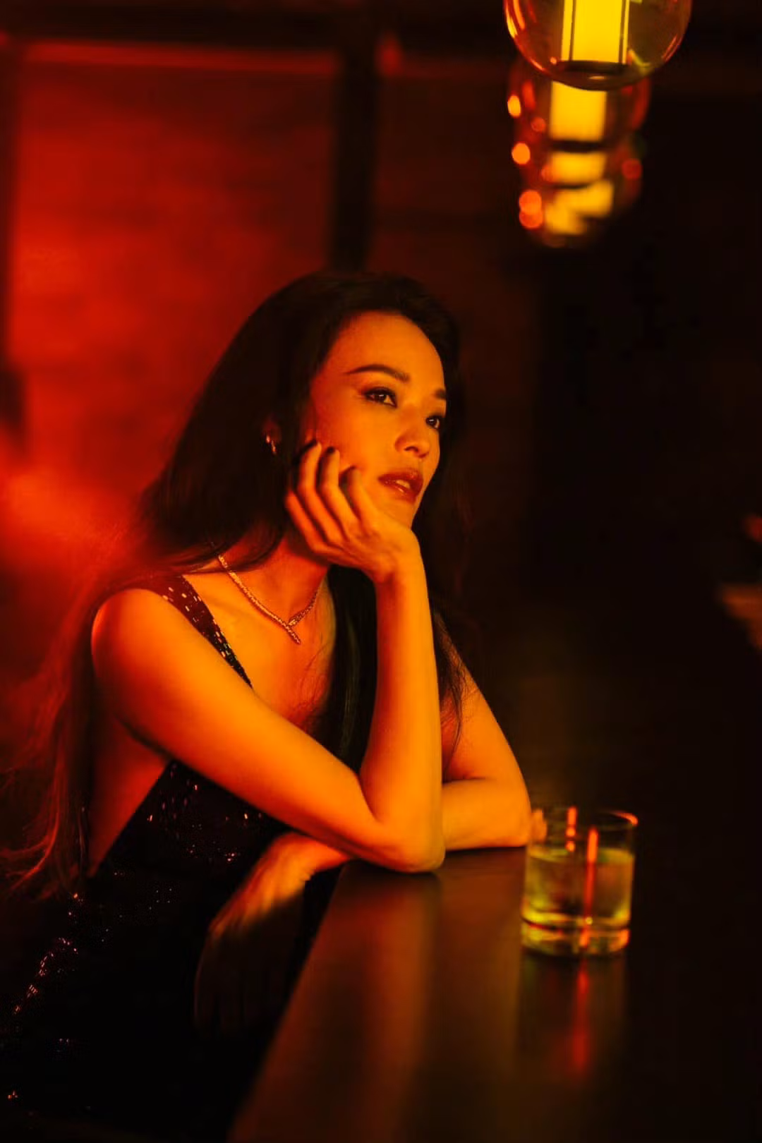 Người đẹp Nhiếp Ẩn Nương duy trì sức hút, độ nổi tiếng. Cô vừa trở thành đại sứ của nhà mốt Michael Kors hồi đầu tháng 3, xuất hiện trên tạp chí T Magazine.