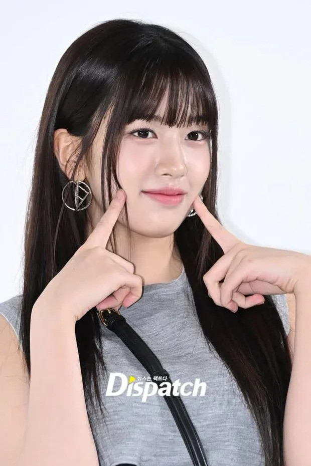 Ahn Yujin (IVE) xuất hiện tươi trẻ tại sự kiện. Ahn Yujin (IVE) xuất hiện tươi trẻ tại sự kiện.