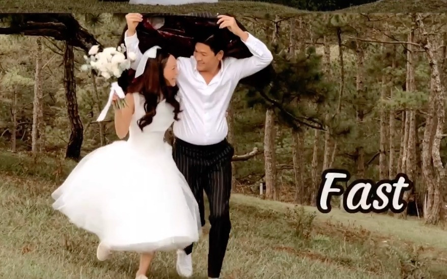 Minh Hằng lần đầu khoe cận mặt chồng doanh nhân hơn 10 tuổi. Minh Hằng lần đầu khoe cận mặt chồng doanh nhân hơn 10 tuổi.