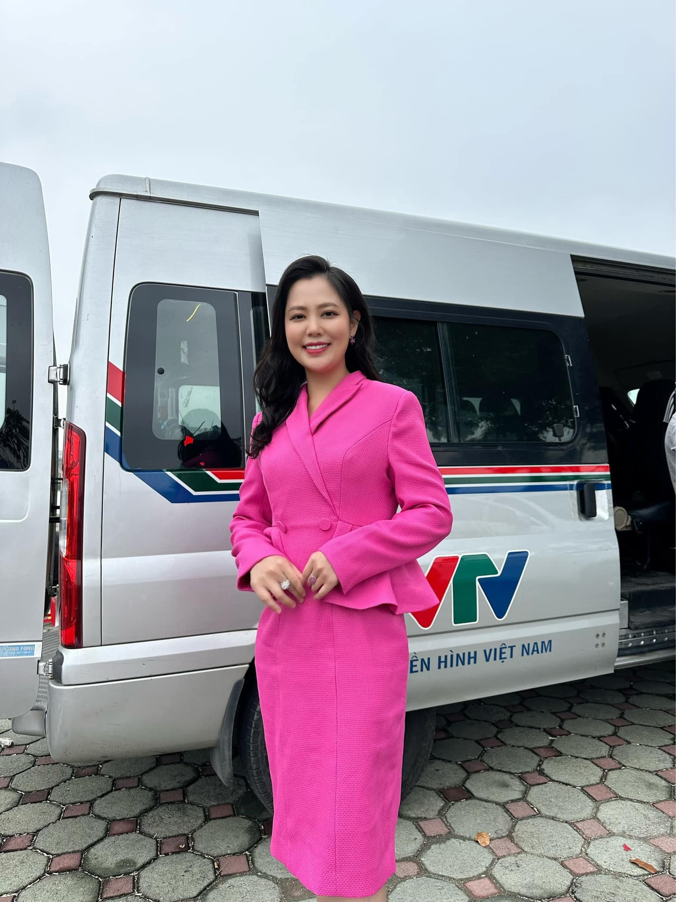 Suốt 9 năm nay, Thu Hiền một mình chăm con. Lễ tình nhân (Valentine) năm nay cũng không ngoại lệ. “Valentine năm nay tôi vẫn lẻ bóng. Với Hiền, nếu tìm được người yêu thương mình thật lòng, ngày nào cũng là lễ tình nhân. Hôm trước, con gái đi học về có hỏi tôi: ‘Mẹ ơi! Hôm nay các bạn nói sắp đến ngày lễ tình yêu, ngày đó đa phần con trai sẽ chủ động tặng hoa và quà cho con gái. Vậy ngày lễ tình yêu năm nay mẹ có nhận được hoa và quà không nhỉ?’”.