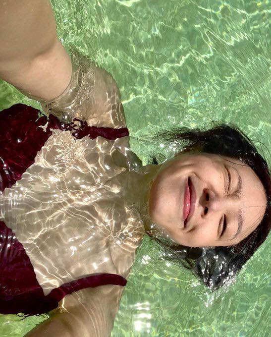 Trong thời gian còn hoạt động với nhóm nhạc Exid, Hani từng nhiều lần tới Việt Nam. Cô được fan Việt khen thân thiện, vui tính. Sau khi không còn mặn mà với nghiệp ca hát, Hani chú trọng tham gia đóng phim. Bộ phim Hit the Spot đóng cùng Dal Shabet Woohee, Park Sun Ho phát sóng hồi đầu năm từng gây tranh cãi vì nội dung nhiều cảnh nóng.