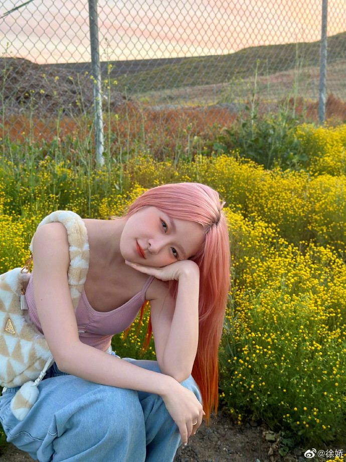 Hồi đầu tháng 5, nữ diễn viên sinh năm 1997 tốt nghiệp cử nhân chuyên ngành mỹ thuật tại ArtCenter College Of Design ở California (Mỹ). Hiện, cô vẫn sinh sống và làm việc tại đây. Ngoại trừ một số dự án phim, tranh thủ kỳ nghỉ, Từ Kiều chủ động bay về nước và tham gia diễn xuất.