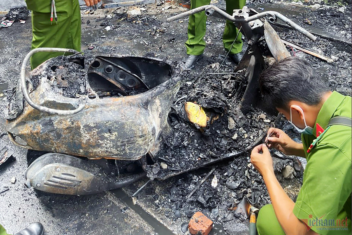Các dấu tích tại hiện trường được cơ quan chức năng thu thập.