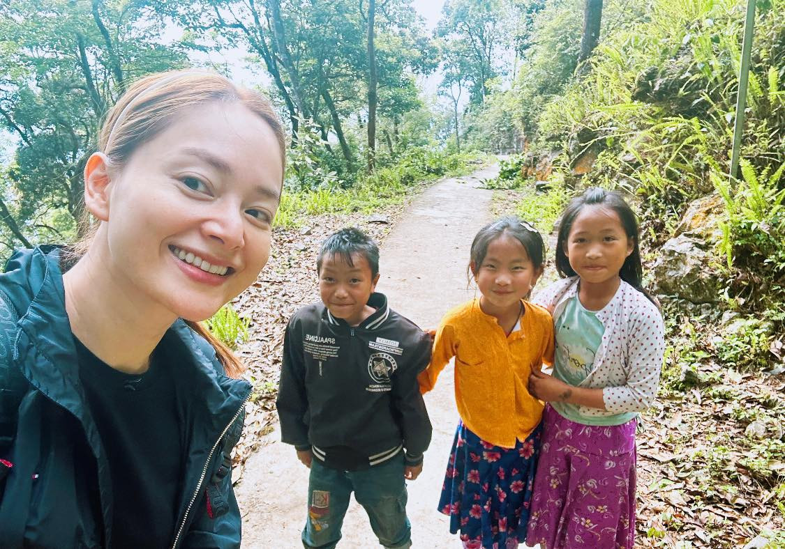 Những ngày này, Lan Phương vẫn tất bật với công việc, cô lên Hà Giang để quay phim điện ảnh mới và tranh thủ làm từ thiện.