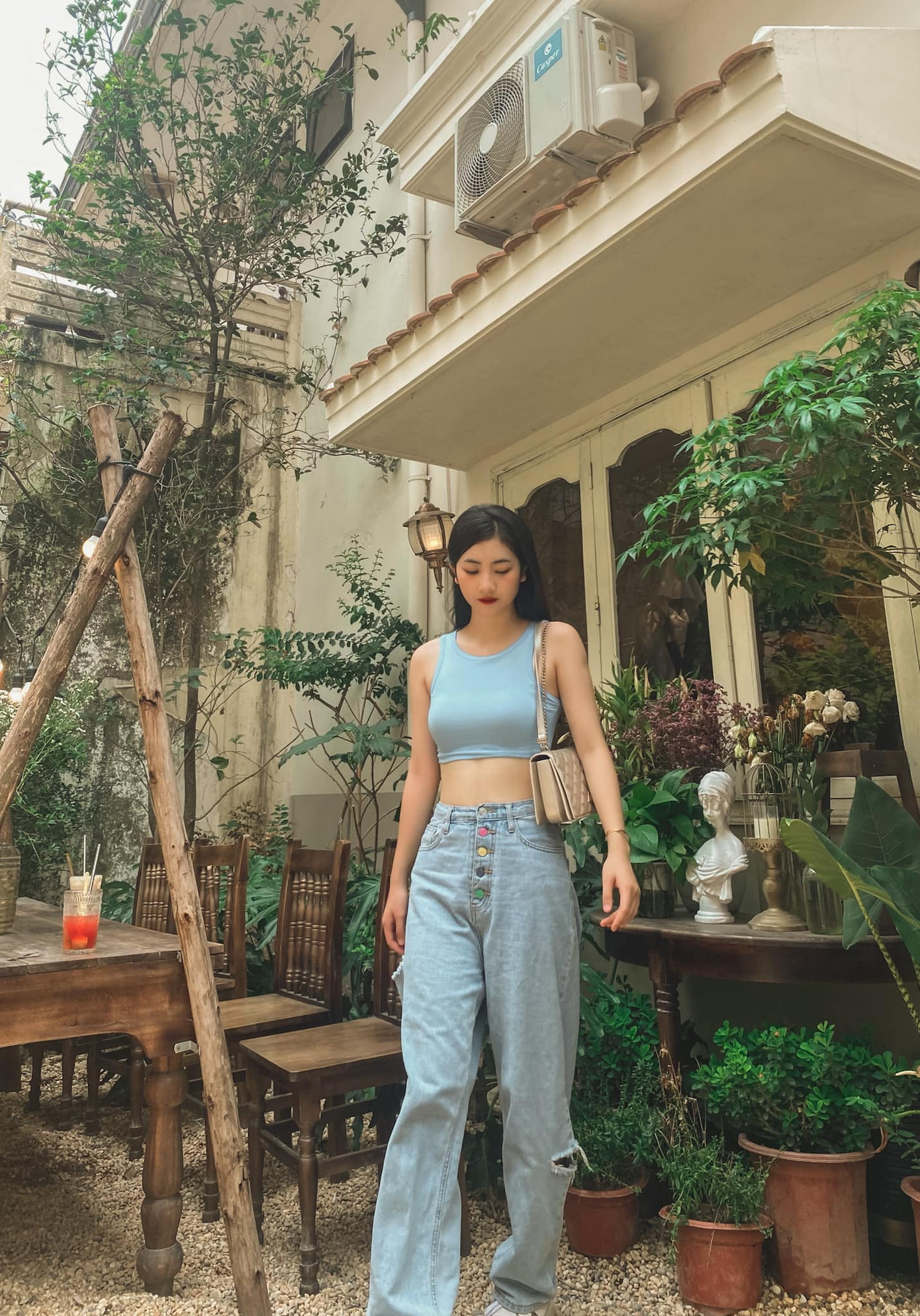 Nhiều ý kiến trái chiều của khán giả về vai Thoan, một số cho rằng Linh Chi diễn còn khá thô, đài từ chưa tốt. Về phía diễn viên, Linh Chi cũng nhận thức được bản thân ít kinh nghiệm và còn nhiều điều cần khắc phục.