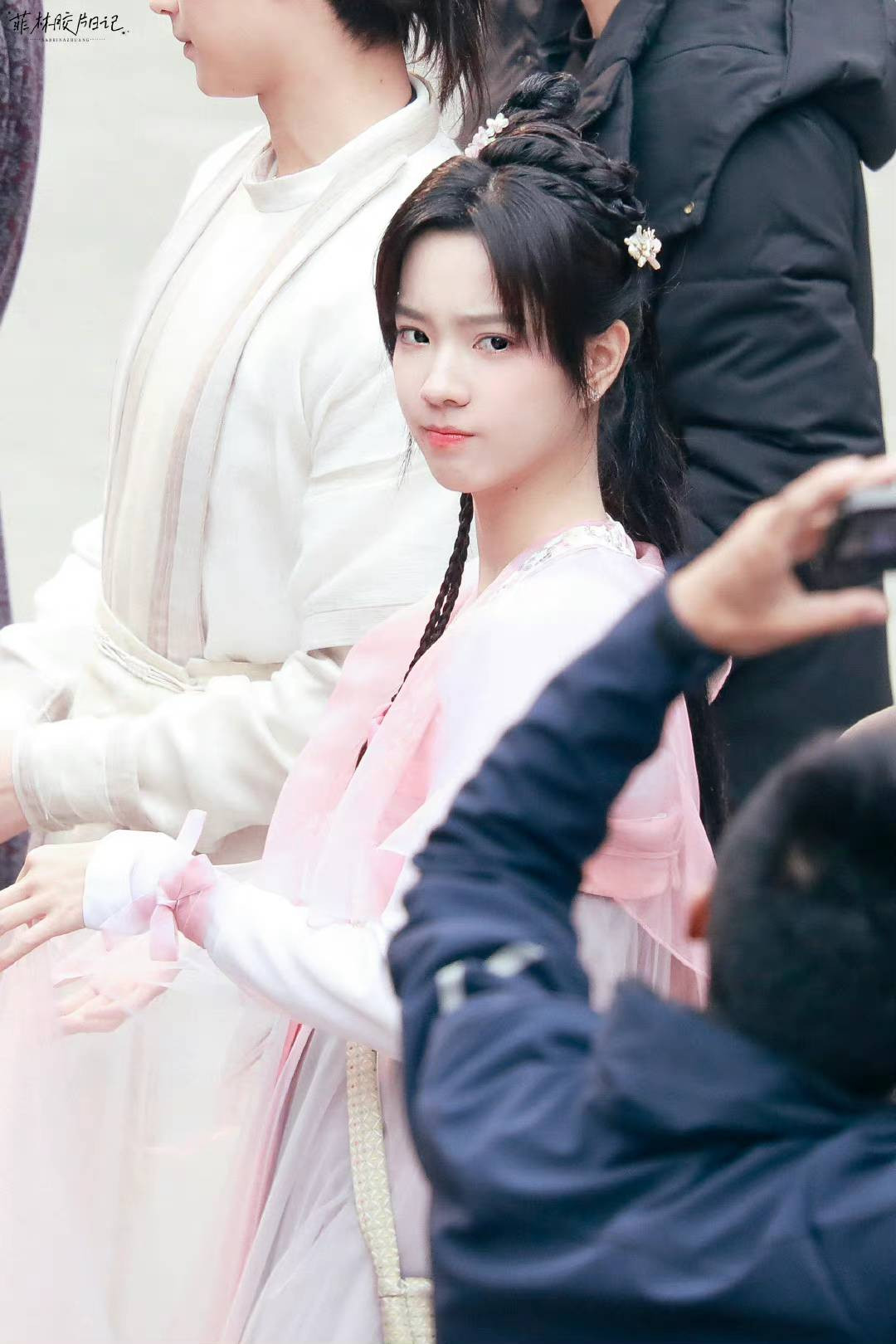 Từ khóa “Tiêu Chiến, Trang Đạt Phi diễn chính phim của Từ Khắc” đứng đầu hotsearch Weibo với gần 200 triệu lượt đọc trong 1 tiếng đồng hồ. Nhiều thông tin liên quan đến nữ chính thủ vai Hoàng Dung được bàn tán. Một số tạo hình cổ trang của Trang Đạt Phi được chia sẻ lại trên các trang mạng xã hội. Từ khóa “Tiêu Chiến, Trang Đạt Phi diễn chính phim của Từ Khắc” đứng đầu hotsearch Weibo với gần 200 triệu lượt đọc trong 1 tiếng đồng hồ. Nhiều thông tin liên quan đến nữ chính thủ vai Hoàng Dung được bàn tán. Một số tạo hình cổ trang của Trang Đạt Phi được chia sẻ lại trên các trang mạng xã hội.