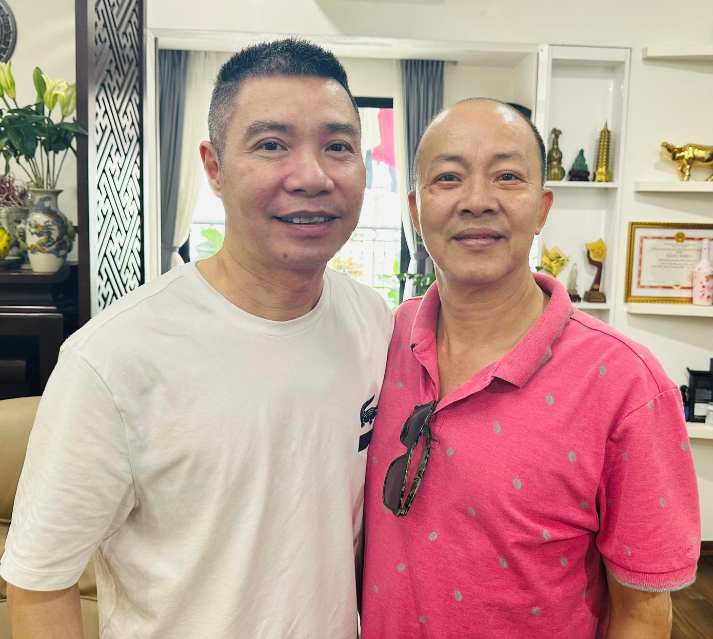 NSƯT Đức Hải bất ngờ thăm NSND Công Lý sau 2 năm "ở ẩn". NSƯT Đức Hải bất ngờ thăm NSND Công Lý sau 2 năm "ở ẩn".