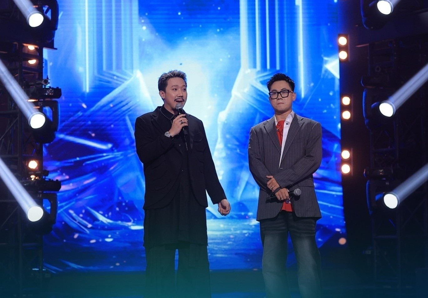 JustaTee khóc khi nhắc về bố vừa ngã bệnh. JustaTee khóc khi nhắc về bố vừa ngã bệnh.