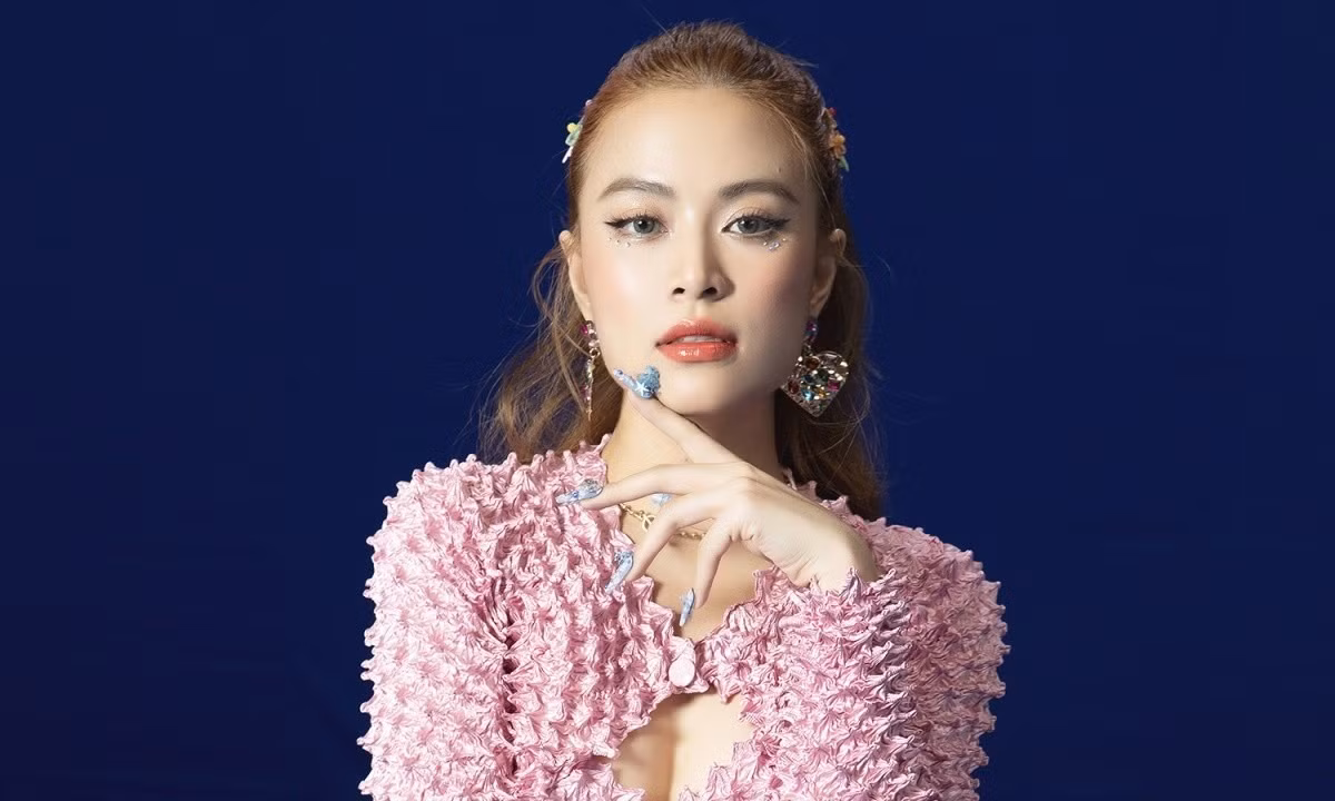 Hoàng Thùy Linh có được hào quang ở tuổi U35.