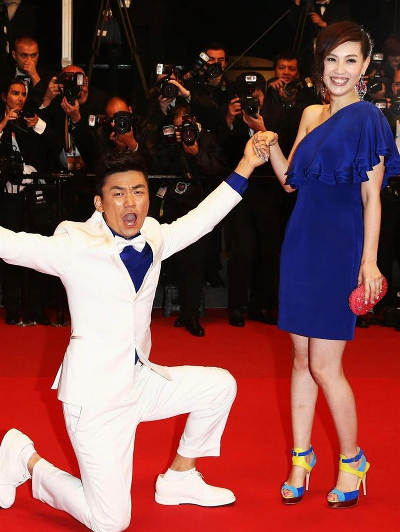 Gia đình hạnh phúc của Vương Bảo Cường trước khi phát hiện bị vợ "cắm sừng". Ảnh: Weibo. Gia đình hạnh phúc của Vương Bảo Cường trước khi phát hiện bị vợ "cắm sừng". Ảnh: Weibo.