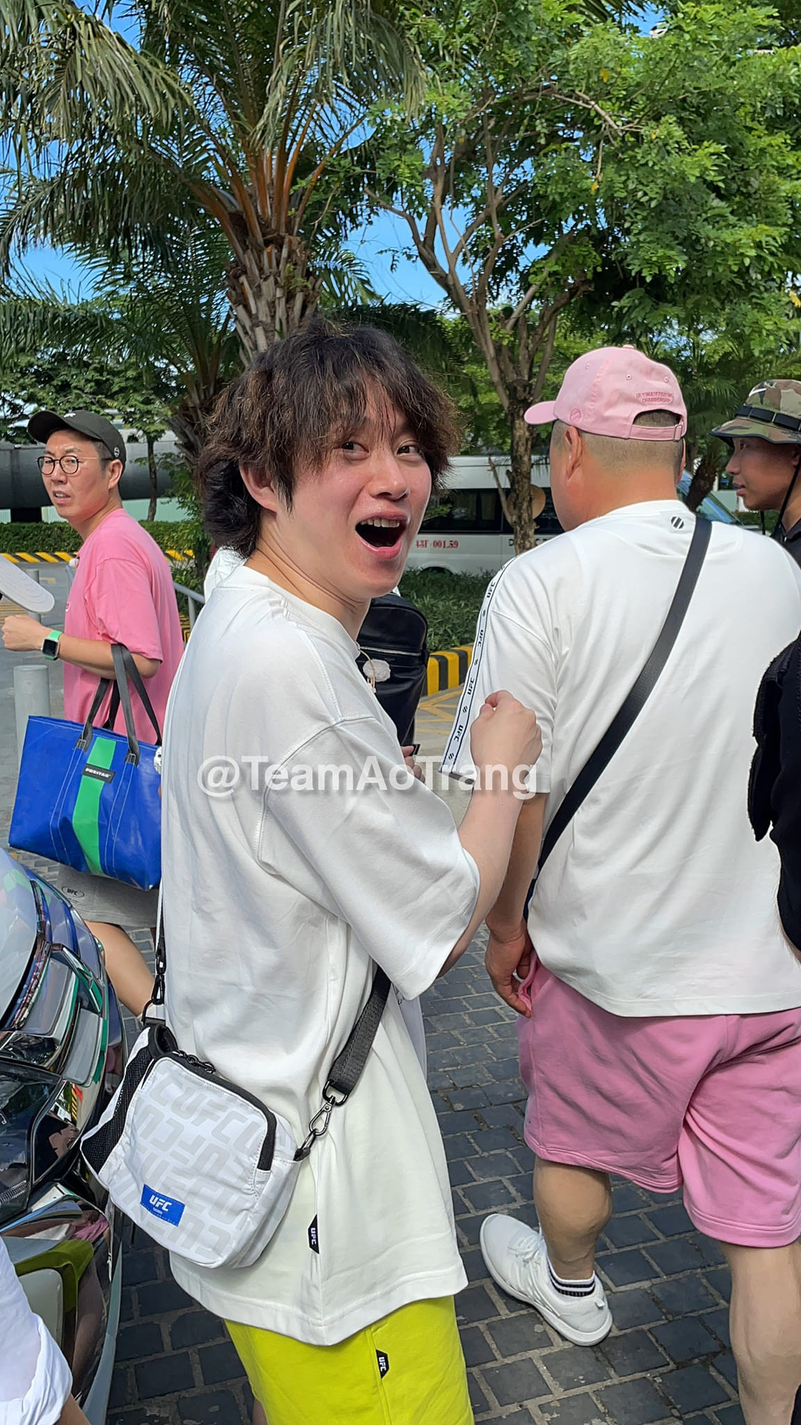 Cùng khoảng thời gian này, Heechul và dàn nghệ sĩ chương trình Knowing Bros tới Đà Nẵng ghi hình. Trước đó, nhiều ngôi sao đến từ xứ sở kim chi chọn Việt Nam là địa điểm du lịch, nghỉ dưỡng và quay game show giải trí như Master In The House, Battle Trip… Trong đó Đà Nẵng, Hội An trở thành địa điểm lý tưởng của nhiều ngôi sao Hàn Quốc.