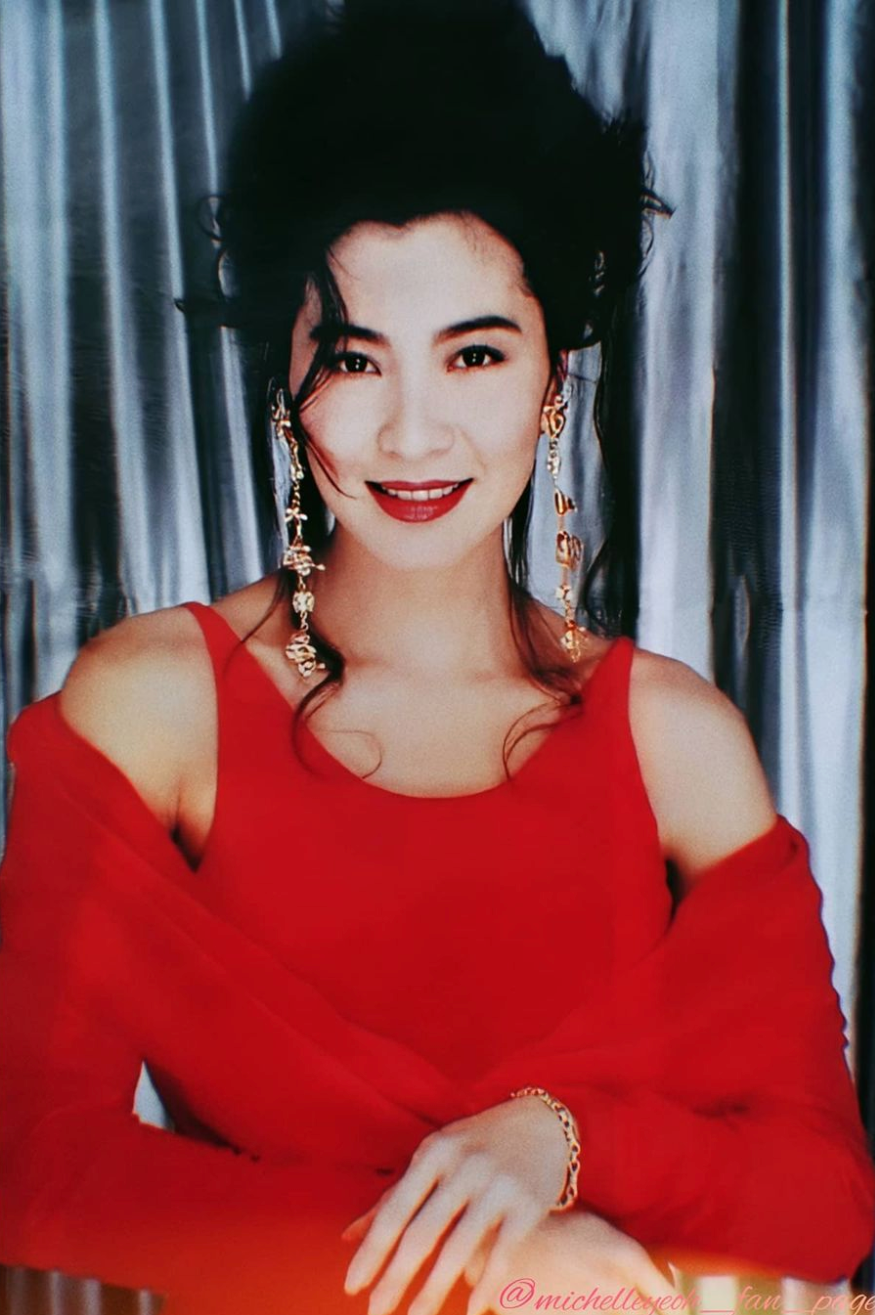 Thời gian đầu bước vào công việc diễn xuất, Dương Tử Quỳnh không nói được tiếng Quảng Đông. May thay, hầu hết bộ phim Hương cảng khi đó đều lồng tiếng. Bộ phim đầu tay của ngôi sao họ Dương là The Owl vs. Bumbo, cô vào vai nhân viên xã hội bị những đứa trẻ vị thành niên phạm pháp đe dọa. Thời gian đầu bước vào công việc diễn xuất, Dương Tử Quỳnh không nói được tiếng Quảng Đông. May thay, hầu hết bộ phim Hương cảng khi đó đều lồng tiếng. Bộ phim đầu tay của ngôi sao họ Dương là The Owl vs. Bumbo, cô vào vai nhân viên xã hội bị những đứa trẻ vị thành niên phạm pháp đe dọa.