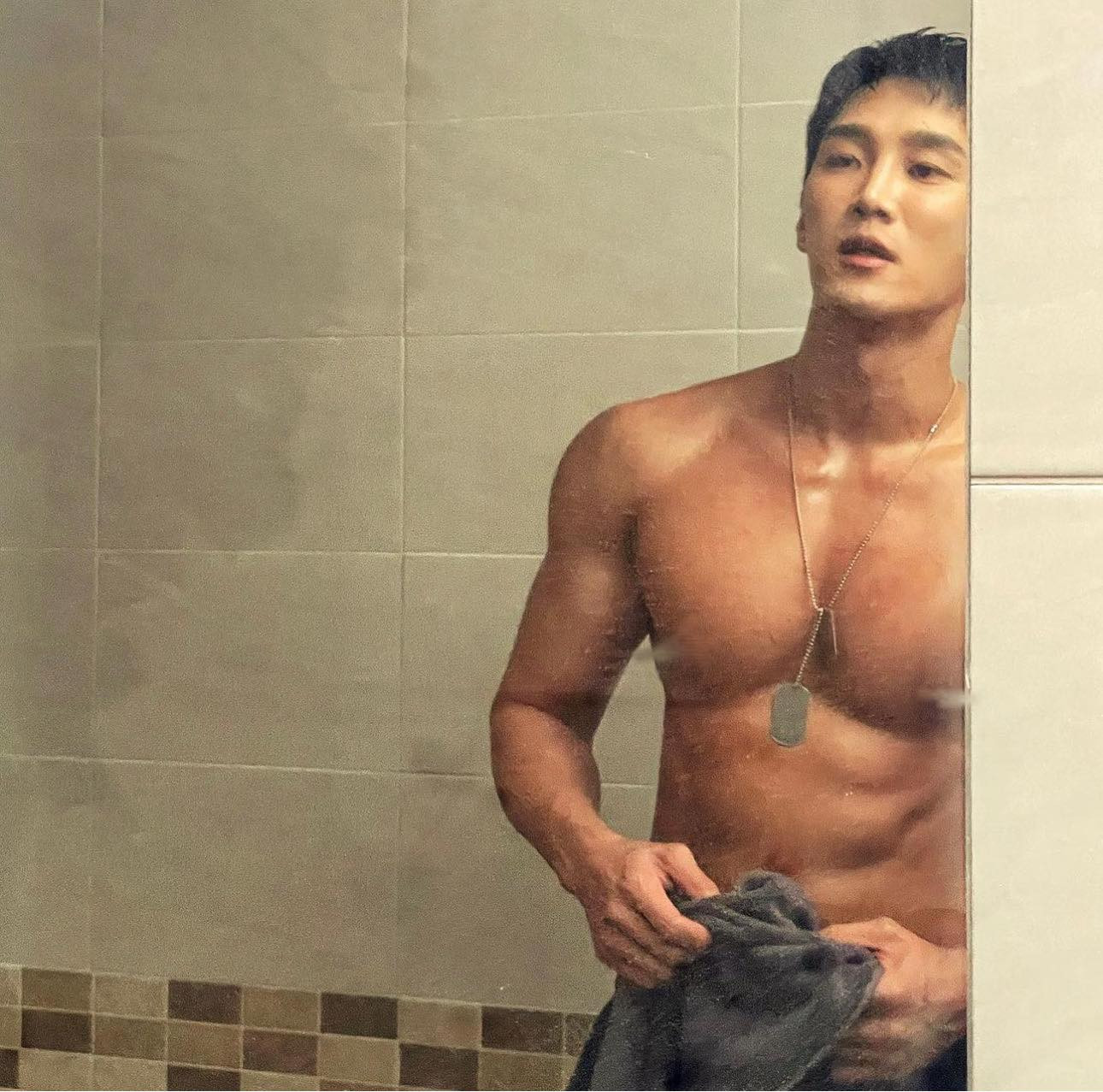 Ahn Bo Hyun từng theo đuổi quyền Anh chuyên nghiệp. Ảnh: News1, IG. Ahn Bo Hyun từng theo đuổi quyền Anh chuyên nghiệp. Ảnh: News1, IG.