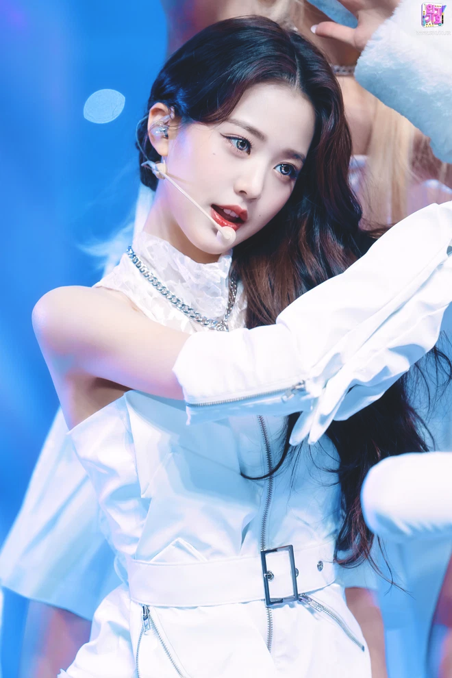 Hình tượng công chúa mang vẻ đẹp không tỳ vết giúp Jang Won Young được săn đón hàng đầu giới idol hiện nay song cô nhận nhiều chỉ trích vì bất tài. Ảnh: SBS Inkygayo. Hình tượng công chúa mang vẻ đẹp không tỳ vết giúp Jang Won Young được săn đón hàng đầu giới idol hiện nay song cô nhận nhiều chỉ trích vì bất tài. Ảnh: SBS Inkygayo.