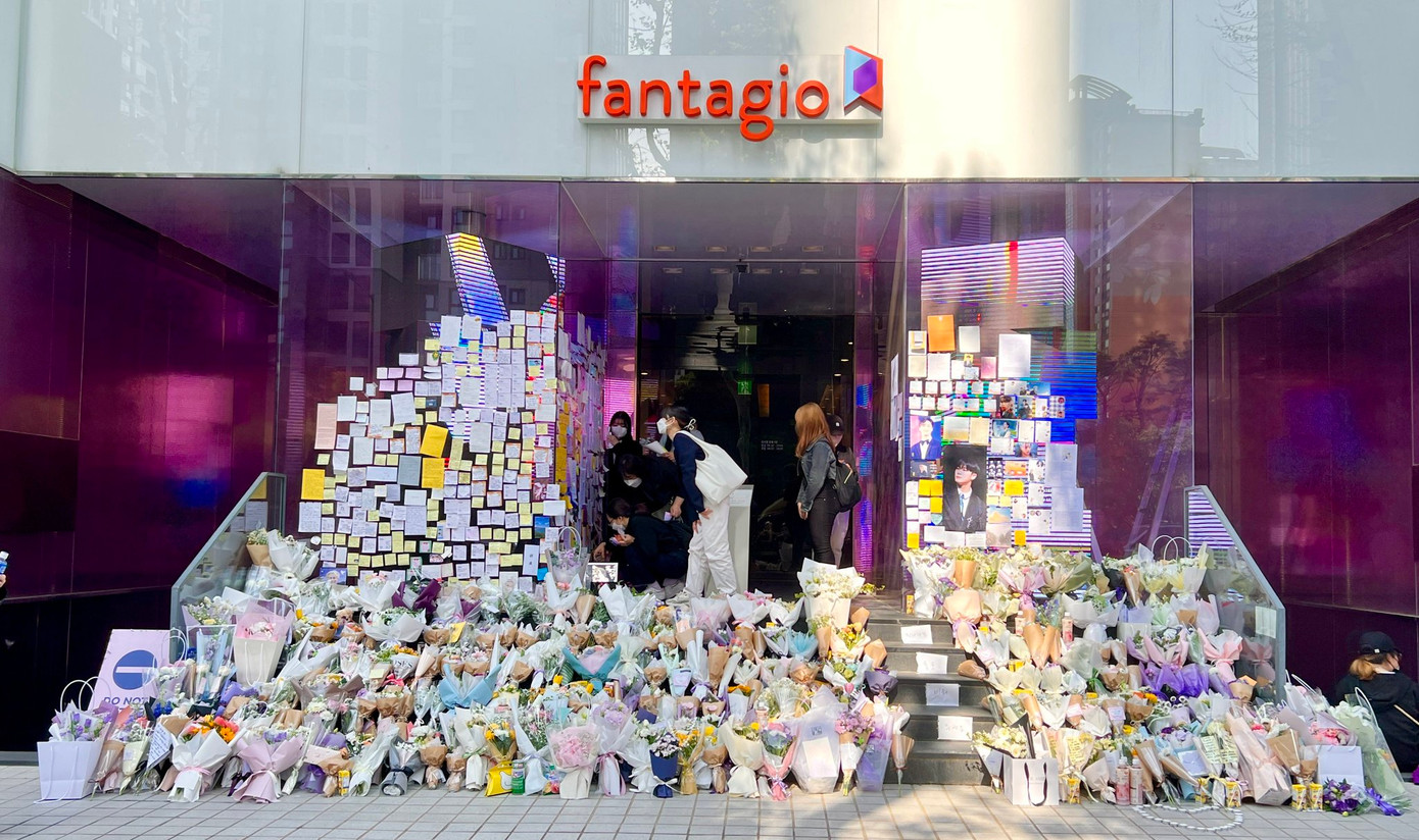 Moonbin cùng em gái Moonsua. Ảnh: Twitter.