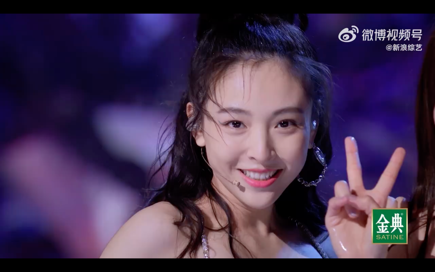 Xếp hạng trình diễn sau màn công diễn đầu tiên, See tình của Ella, Ngô Thiến, Trương Gia Nghê, Chi Pu dẫn đầu với 853 điểm, cao nhất trong các đội. Xếp hạng trình diễn sau màn công diễn đầu tiên, See tình của Ella, Ngô Thiến, Trương Gia Nghê, Chi Pu dẫn đầu với 853 điểm, cao nhất trong các đội.