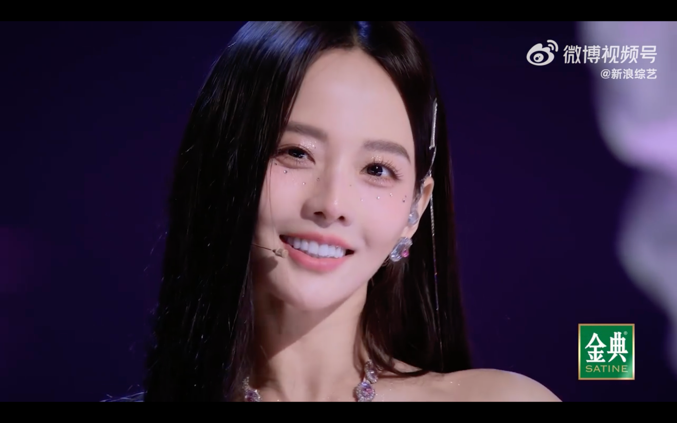 Xếp hạng trình diễn sau màn công diễn đầu tiên, See tình của Ella, Ngô Thiến, Trương Gia Nghê, Chi Pu dẫn đầu với 853 điểm, cao nhất trong các đội. Xếp hạng trình diễn sau màn công diễn đầu tiên, See tình của Ella, Ngô Thiến, Trương Gia Nghê, Chi Pu dẫn đầu với 853 điểm, cao nhất trong các đội.