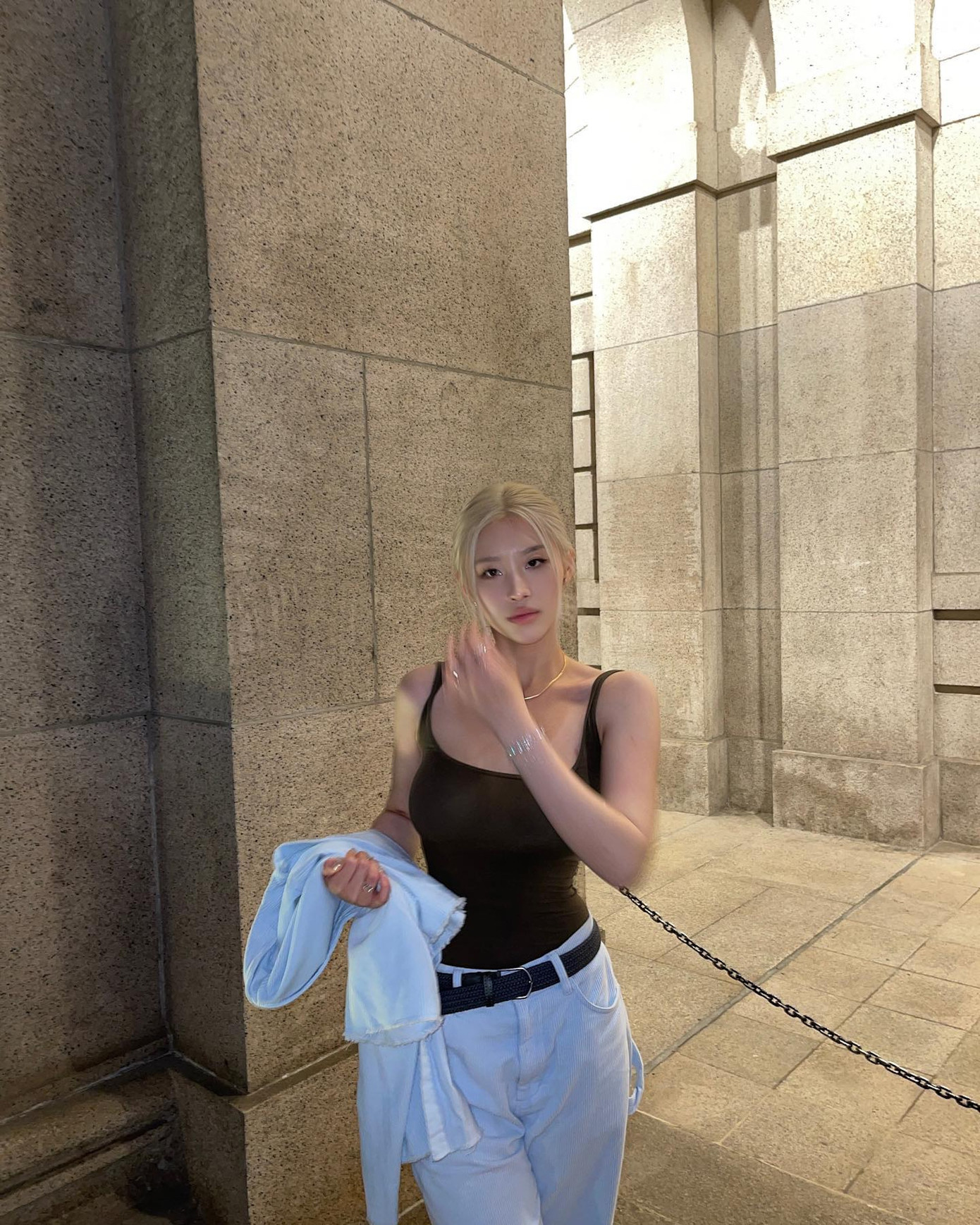 Giám đốc đài TVB Tăng Chí Vỹ cho biết việc sử dụng thêm trí tuệ nhân tạo sẽ tốn thời gian nhưng công bằng hơn, bởi giám khảo không biết ngoại hình và số lượng thí sinh, và họ bóc tách các đặc điểm trên khuôn mặt của thí sinh để chấm điểm. Giám đốc đài TVB Tăng Chí Vỹ cho biết việc sử dụng thêm trí tuệ nhân tạo sẽ tốn thời gian nhưng công bằng hơn, bởi giám khảo không biết ngoại hình và số lượng thí sinh, và họ bóc tách các đặc điểm trên khuôn mặt của thí sinh để chấm điểm.