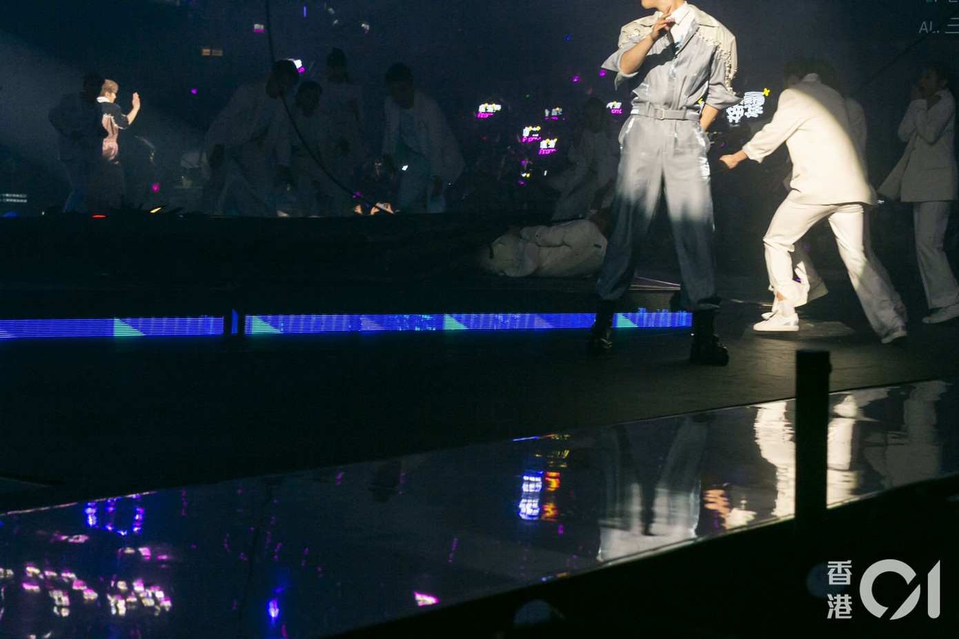 Vụ tai nạn sân khấu nghiêm trọng khiến vũ công Lý Khải Ngôn đối diện với nguy cơ tàn tật suốt đời. Ảnh: HK01. Vụ tai nạn sân khấu nghiêm trọng khiến vũ công Lý Khải Ngôn đối diện với nguy cơ tàn tật suốt đời. Ảnh: HK01.