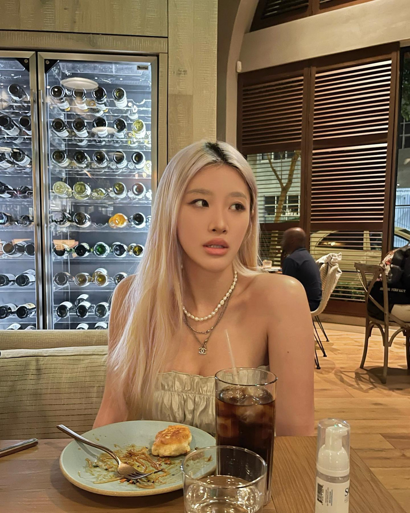 Năm nay, TVB sẽ giới thiệu cách thức mới, ngoài việc được tổ chức dưới dạng chương trình trực tiếp, các yếu tố công nghệ trí tuệ nhân tạo (AI, ChatGPT) sẽ được bổ sung vào cuộc phỏng vấn hoặc phần hỏi đáp. Năm nay, TVB sẽ giới thiệu cách thức mới, ngoài việc được tổ chức dưới dạng chương trình trực tiếp, các yếu tố công nghệ trí tuệ nhân tạo (AI, ChatGPT) sẽ được bổ sung vào cuộc phỏng vấn hoặc phần hỏi đáp.