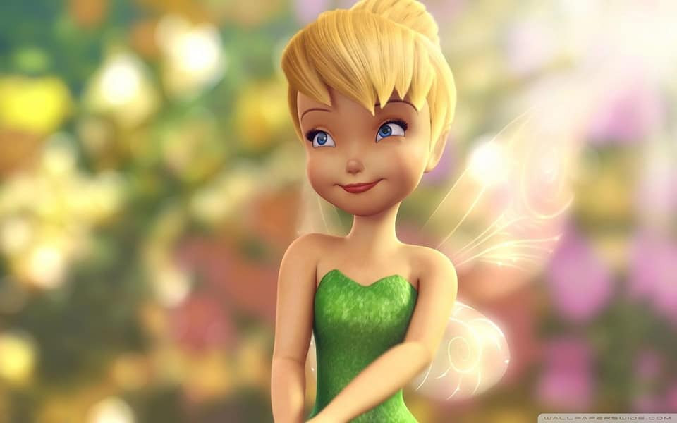 Nàng tiên Tinkerbell trong phiên bản hoạt hình và người đóng. Ảnh: Disney+.