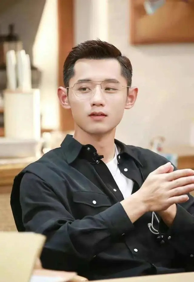 Cảnh Điềm im lặng trước sự việc nghi bị bạn trai cũ Trương Kế Khoa phát tán video, hình ảnh riêng tư. Ảnh: Sina. Cảnh Điềm im lặng trước sự việc nghi bị bạn trai cũ Trương Kế Khoa phát tán video, hình ảnh riêng tư. Ảnh: Sina.