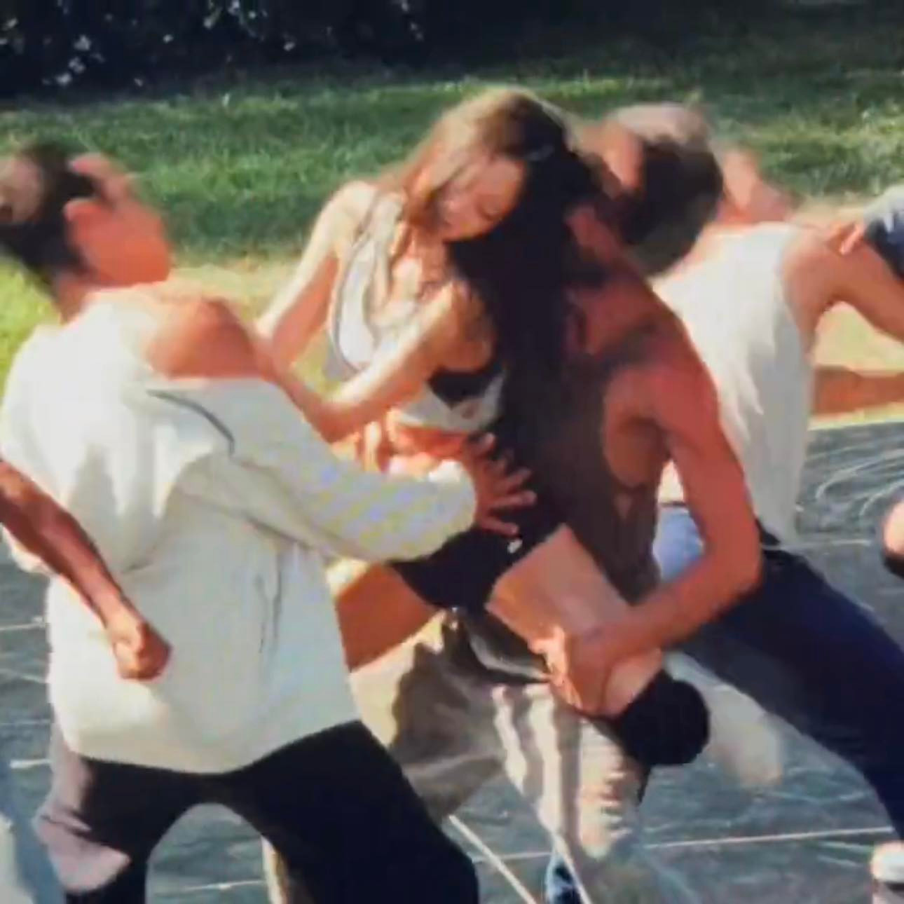 Những cảnh quay táo bạo gây tranh cãi của Jennie trong The idol.