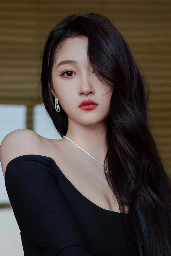 Được ưu ái gọi là "Em gái quốc dân" ở Trung Quốc, Quan Hiểu Đồng có 34,5 triệu người theo dõi trên Weibo và được đánh giá là một trong bốn nữ diễn viên nổi bật nhất sinh sau năm 1990. Năm 2017, Forbes Trung Quốc đã liệt kê cô vào danh sách Forbes 30 Under 30 châu Á. Ảnh: Weibo. Được ưu ái gọi là "Em gái quốc dân" ở Trung Quốc, Quan Hiểu Đồng có 34,5 triệu người theo dõi trên Weibo và được đánh giá là một trong bốn nữ diễn viên nổi bật nhất sinh sau năm 1990. Năm 2017, Forbes Trung Quốc đã liệt kê cô vào danh sách Forbes 30 Under 30 châu Á. Ảnh: Weibo.