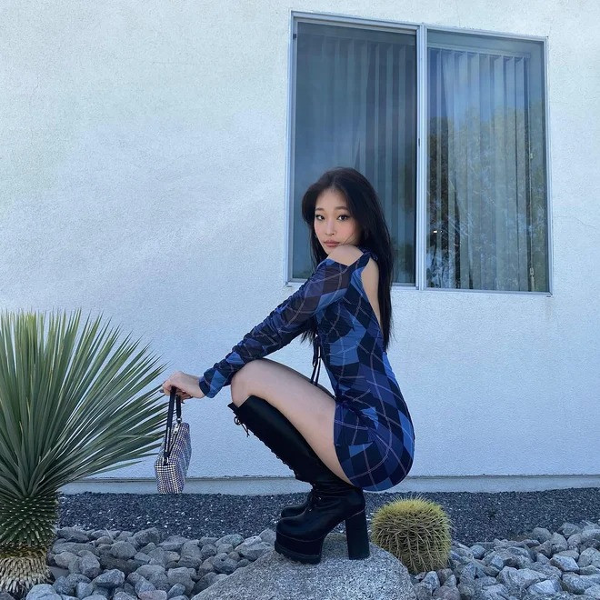 Ngay khi tin hẹn hò “bùng nổ” trên các phương tiện truyền thông, đại diện Shinsegae Department Store lên tiếng phủ nhận cháu gái của chủ tịch Lee Myung Hee hẹn hò G-Dragon vào tối 10/1 và khuyến cáo mọi người không nên suy đoán bừa bãi. Trong khi đó, phía YG Entertainment giữ im lặng dù được nhiều báo đài liên hệ.