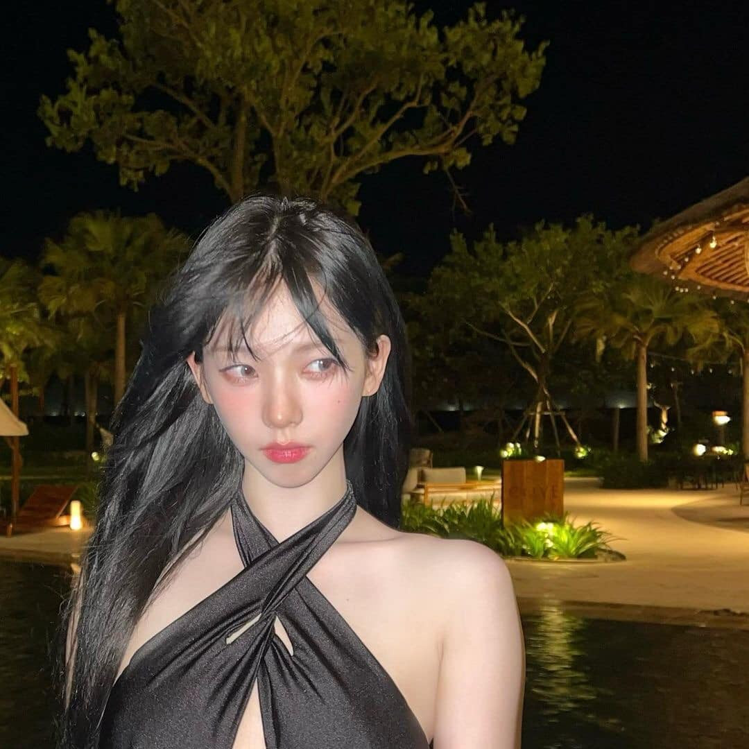 Ngay sau khi hạ cánh đến Việt Nam, các cô gái đến từ nhà SM đã cùng nhau ăn phở và thưởng thức nhiều món ăn Việt khác. Trong những ngày ở Hội An, nhiều fan bắt gặp các thành viên đi mua sắm, chọn áo dài…