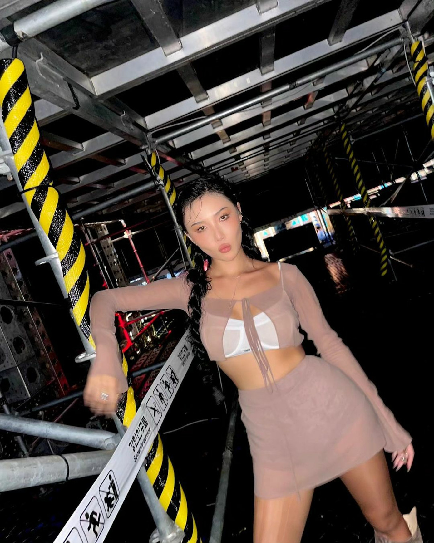 Hwasa trong đêm diễn Summer Swag. Ảnh: IG.