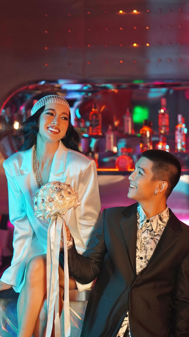 Sau 7 năm bên nhau, Vũ Ngọc Anh và Cường Seven thông báo kết hôn. Quá trình chuẩn bị đám cưới diễn ra tại Hà Nội, dự kiến có 1.000 khách mời. Ngày trọng đại của cả hai được lên ý tưởng theo phong cách disco, đúng mong ước của Cường Seven. Ca sĩ từng chia sẻ muốn đám cưới phải như show diễn.