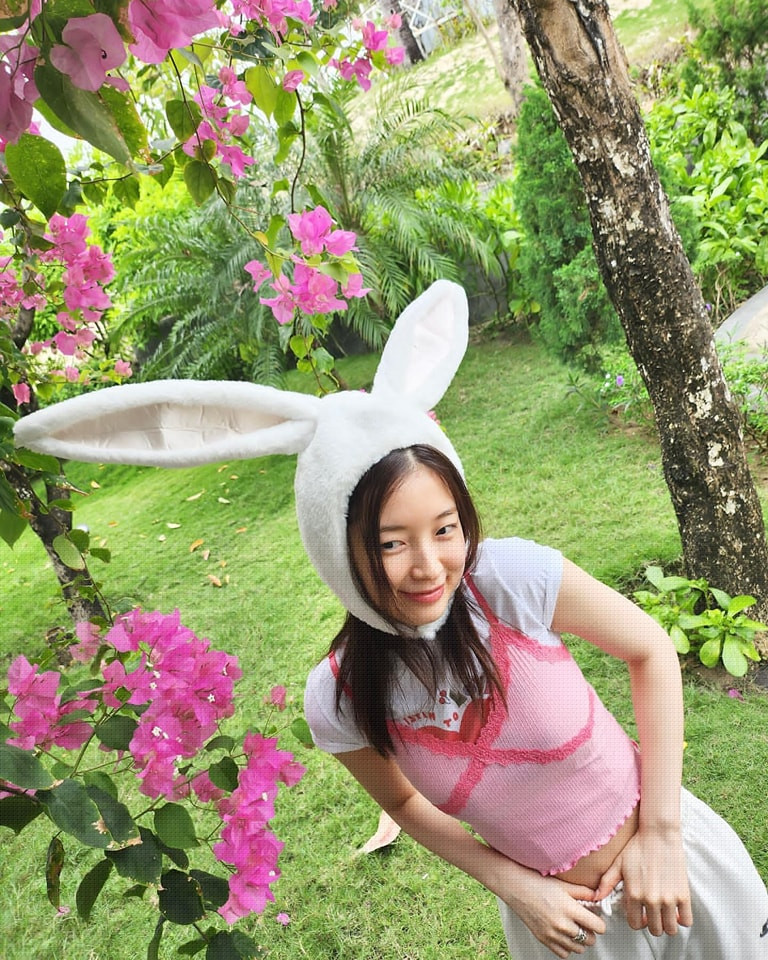 Hình ảnh Arin được chào đón tại khách sạn được chia sẻ và gây sốt trên mạng xã hội hôm 19/2.