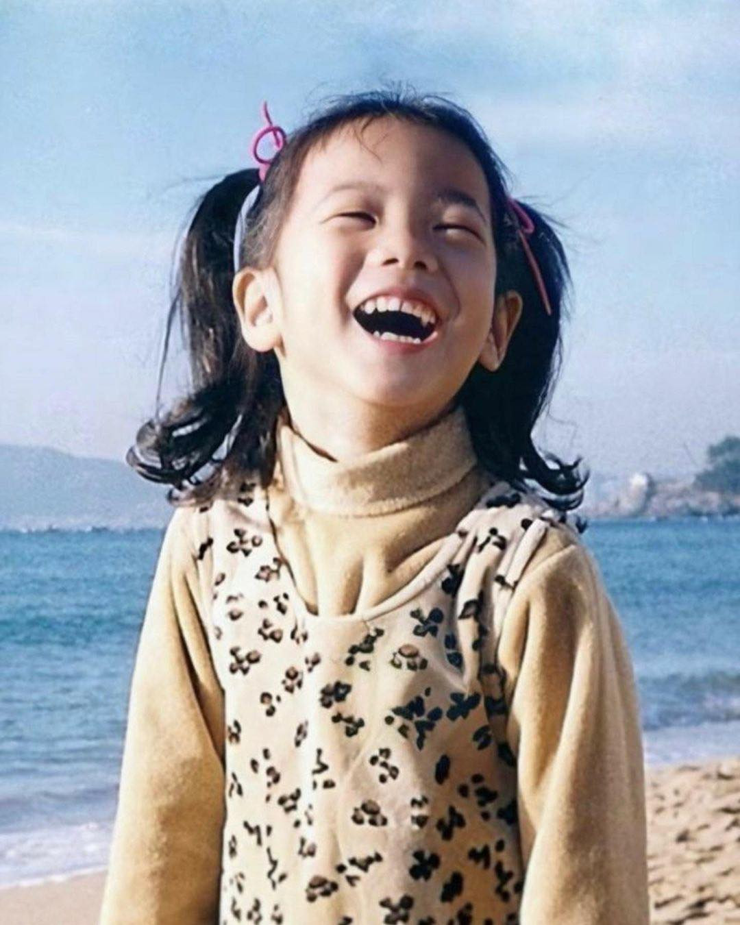 Rosé đăng tải ảnh hồi nhỏ của BlackPink, cô gửi lời yêu thương và cảm ơn đến bốn thành viên đã đã vất vả trong 10 năm qua chứ không chỉ 7 năm. “BlackPink chính thức tròn 7 tuổi, tôi tự hào về các thành viên. Cảm ơn các bạn đã tin tưởng chúng tôi suốt thời gian qua”.