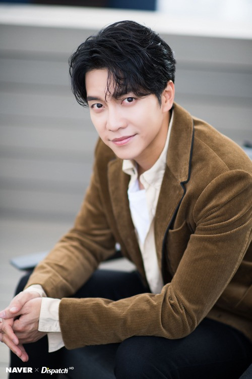 Lee Seung Gi thông báo kết hôn với bạn gái Lee Da In vào ngày 7/4. Ảnh: Dispatch.