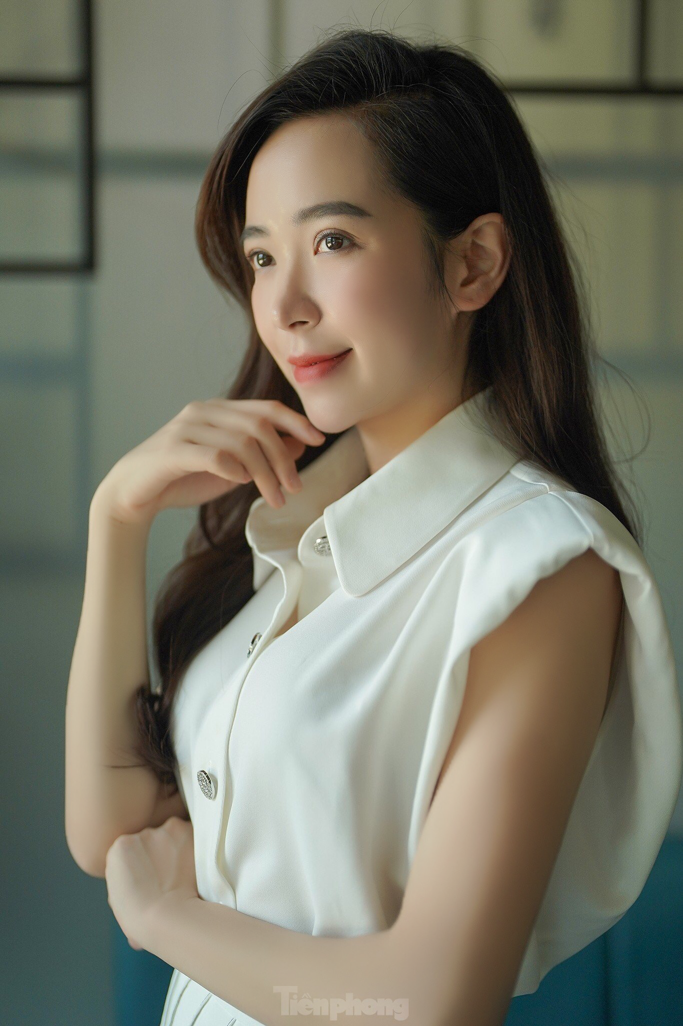 Ở tuổi 30, nữ diễn viên vẫn lẻ bóng. Cô nói chưa vội vã chuyện lập gia đình. Trước đây, cô từng có thời gian sốt sắng khi bạn bè cùng trang lứa đã yên bề gia thất. Kim Oanh chia sẻ thời gian này cô hạnh phúc, thỏa mãn với cuộc sống hiện tại. Ảnh: Phạm Nguyễn.