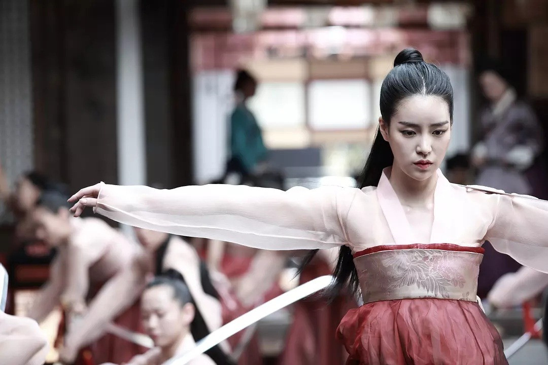 Treacherous (Vương Triều Dục Vọng) - bộ phim giúp đưa cái tên Lim Ji Yeon trở thành "nữ hoàng cảnh nóng". Treacherous (Vương Triều Dục Vọng) - bộ phim giúp đưa cái tên Lim Ji Yeon trở thành "nữ hoàng cảnh nóng".