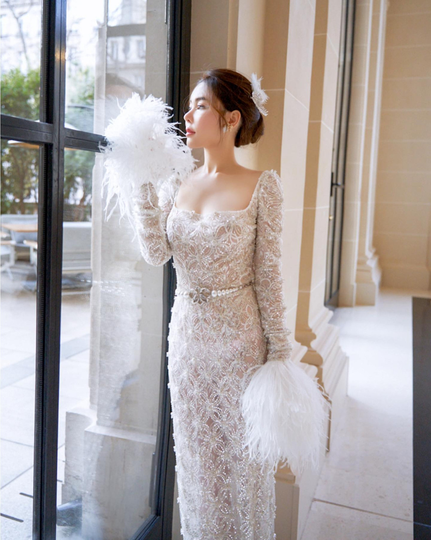 Nhiều thông tin cho biết Abby xuất thân trong gia đình giàu có, bố mẹ cô kinh doanh ở Trung Quốc Đại lục nhiều năm, tài sản gia đình ước tính lên tới hàng trăm triệu USD.