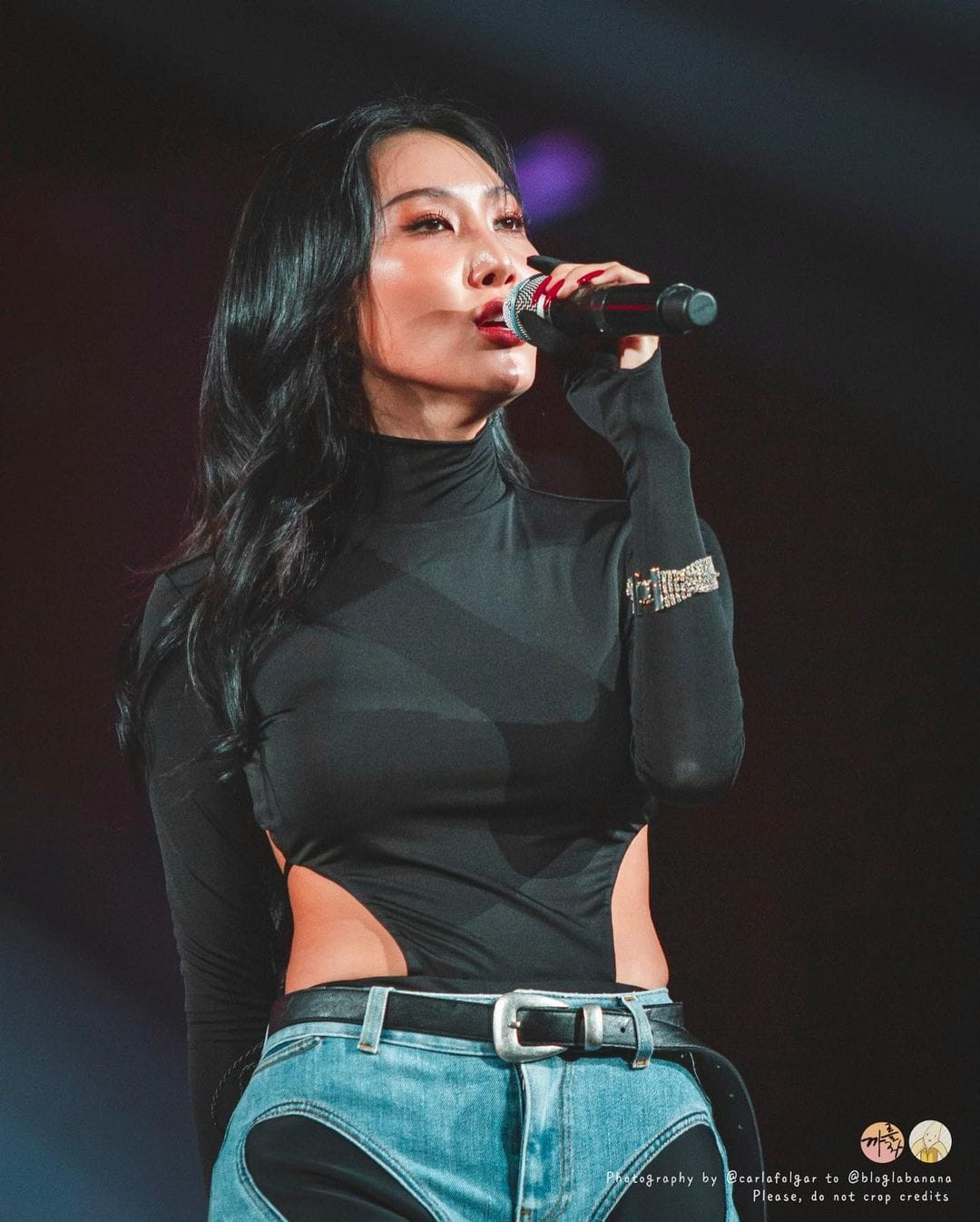 Mỗi khi có chuyện gì xảy ra với bản thân, cô sẽ giải quyết bằng cách hát lên những suy nghĩ của mình thông qua các bài hát. Hwasa nói: “Tôi ghét bản thân bị cuốn theo những suy nghĩ mọi người đánh giá vẻ ngoài ra sao. Tôi không chắc nhưng tôi đầy sự nổi loạn”.