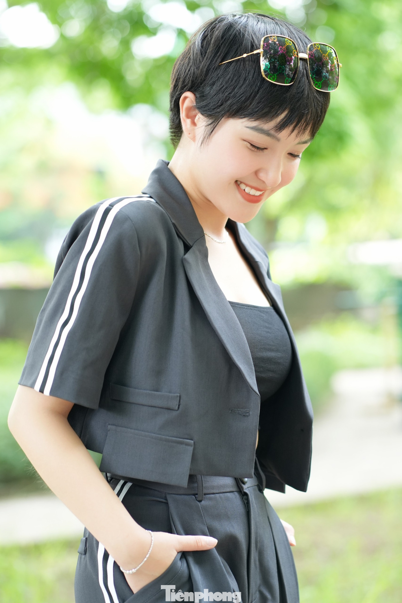 Diễn viên chia sẻ cô kiếm tiền từ khá sớm, nguồn thu nhập đều được mẹ quản lý. Khi lên đại học cô tự chủ tài chính và đóng góp cho gia đình. Ảnh: Trọng Quân. Diễn viên chia sẻ cô kiếm tiền từ khá sớm, nguồn thu nhập đều được mẹ quản lý. Khi lên đại học cô tự chủ tài chính và đóng góp cho gia đình. Ảnh: Trọng Quân.