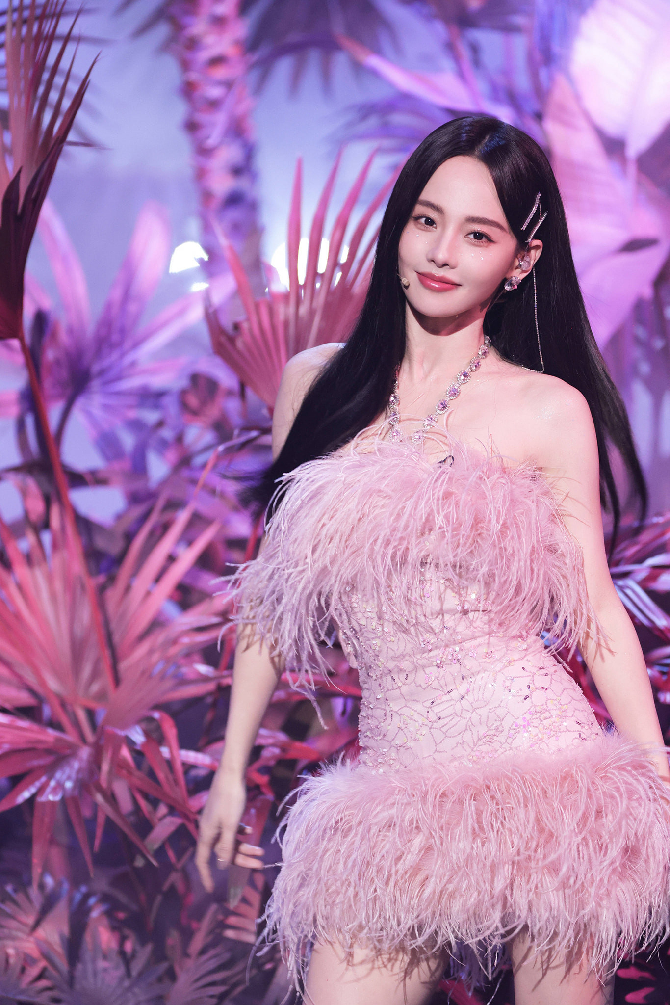 Mỹ nhân nhận nhiều lời khen về ngoại hình là Trương Gia Nghê. Nữ diễn viên 35 tuổi nổi bật trong bộ đầm hồng pastel và có những shoot hình gây sốt. Mỹ nhân nhận nhiều lời khen về ngoại hình là Trương Gia Nghê. Nữ diễn viên 35 tuổi nổi bật trong bộ đầm hồng pastel và có những shoot hình gây sốt.