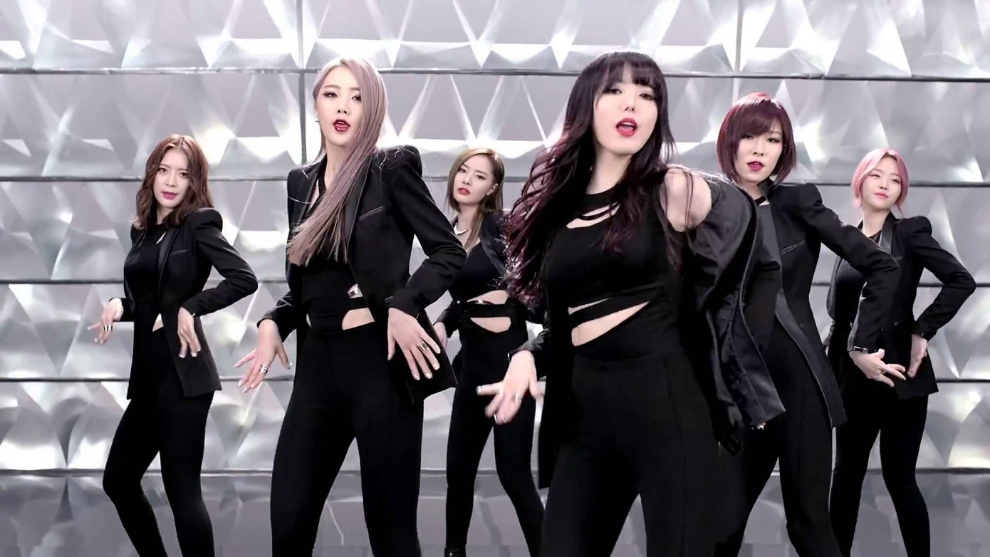 Điệu nhảy ban đầu, các cô gái đặt tay lên ngực làm động tác vờ xoa vòng một. Dĩ nhiên, vũ đạo nhanh chóng bị KBS “tuýt còi”, đồng thời nhóm phải thực hiện chỉnh sửa nếu không muốn bị cấm cửa. Điệu nhảy ban đầu, các cô gái đặt tay lên ngực làm động tác vờ xoa vòng một. Dĩ nhiên, vũ đạo nhanh chóng bị KBS “tuýt còi”, đồng thời nhóm phải thực hiện chỉnh sửa nếu không muốn bị cấm cửa.