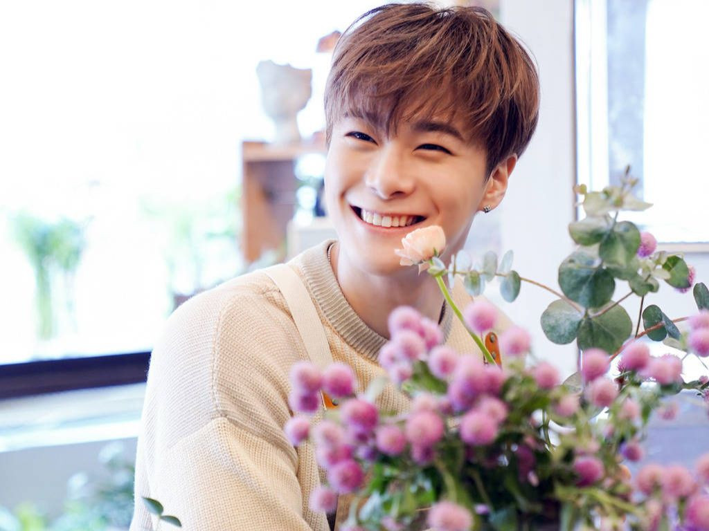 Moonbin cùng em gái Moonsua. Ảnh: Twitter.