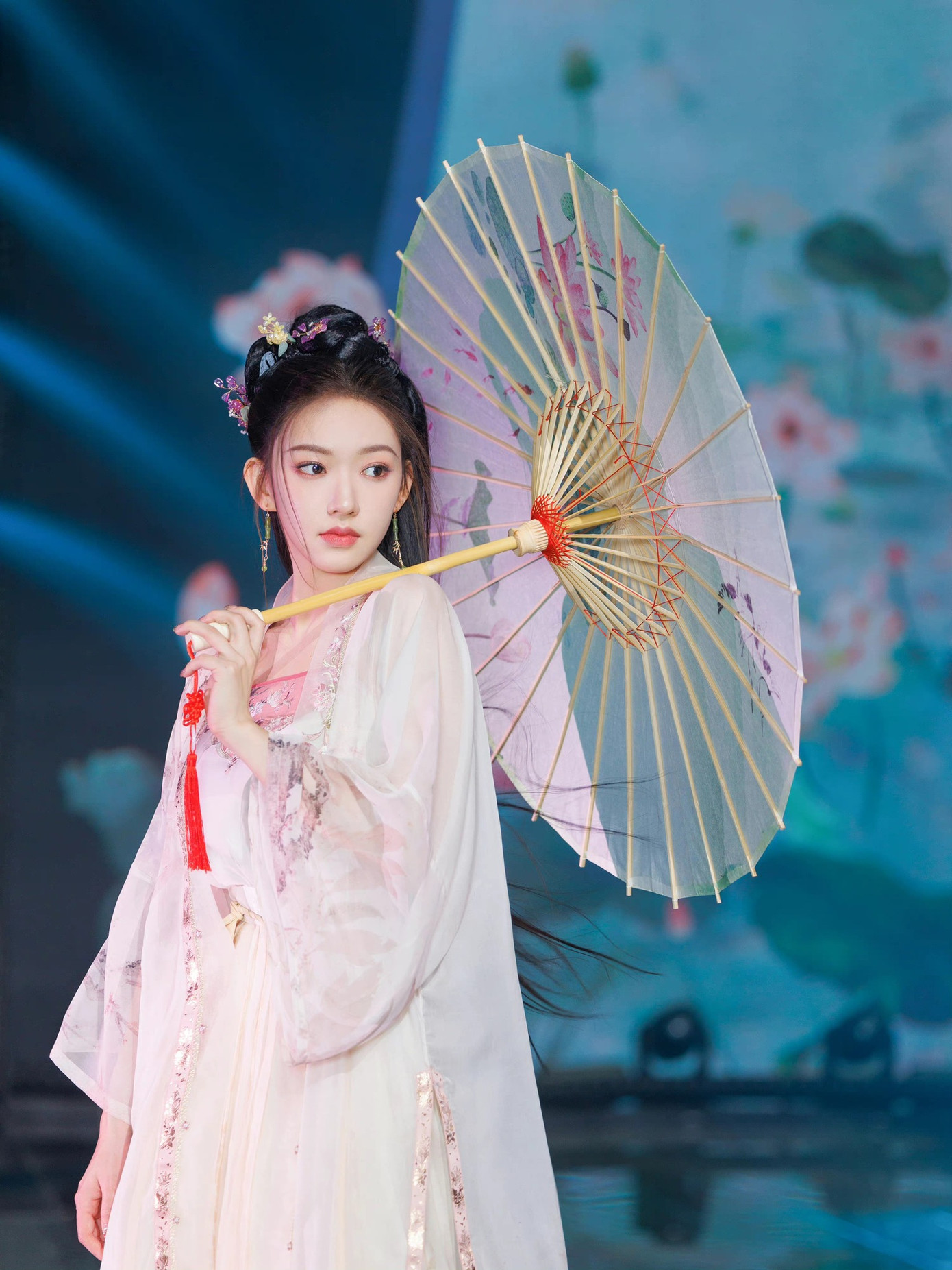 Năm 2021, Trình Tiêu bị phản ứng bởi bốn bộ phim cô tham gia đều gây tranh cãi gồm Lương ngôn tả ý, Khanh Khanh ngã tâm, Linh vực và Khi em mỉm cười rất đẹp. Đặc biệt, bộ ngôn tình lấy đề tài eSports Khi em mỉm cười rất đẹp đóng cặp cùng Hứa Khải bị “ném đá” dữ dội vì những tình tiết xa rời thực tế, cổ xúy bán độ, làm xấu bộ môn thể thao điện tử. Nhiều phân đoạn trong phim khiến giới game thủ và người hâm mộ bức xúc. Năm 2021, Trình Tiêu bị phản ứng bởi bốn bộ phim cô tham gia đều gây tranh cãi gồm Lương ngôn tả ý, Khanh Khanh ngã tâm, Linh vực và Khi em mỉm cười rất đẹp. Đặc biệt, bộ ngôn tình lấy đề tài eSports Khi em mỉm cười rất đẹp đóng cặp cùng Hứa Khải bị “ném đá” dữ dội vì những tình tiết xa rời thực tế, cổ xúy bán độ, làm xấu bộ môn thể thao điện tử. Nhiều phân đoạn trong phim khiến giới game thủ và người hâm mộ bức xúc.