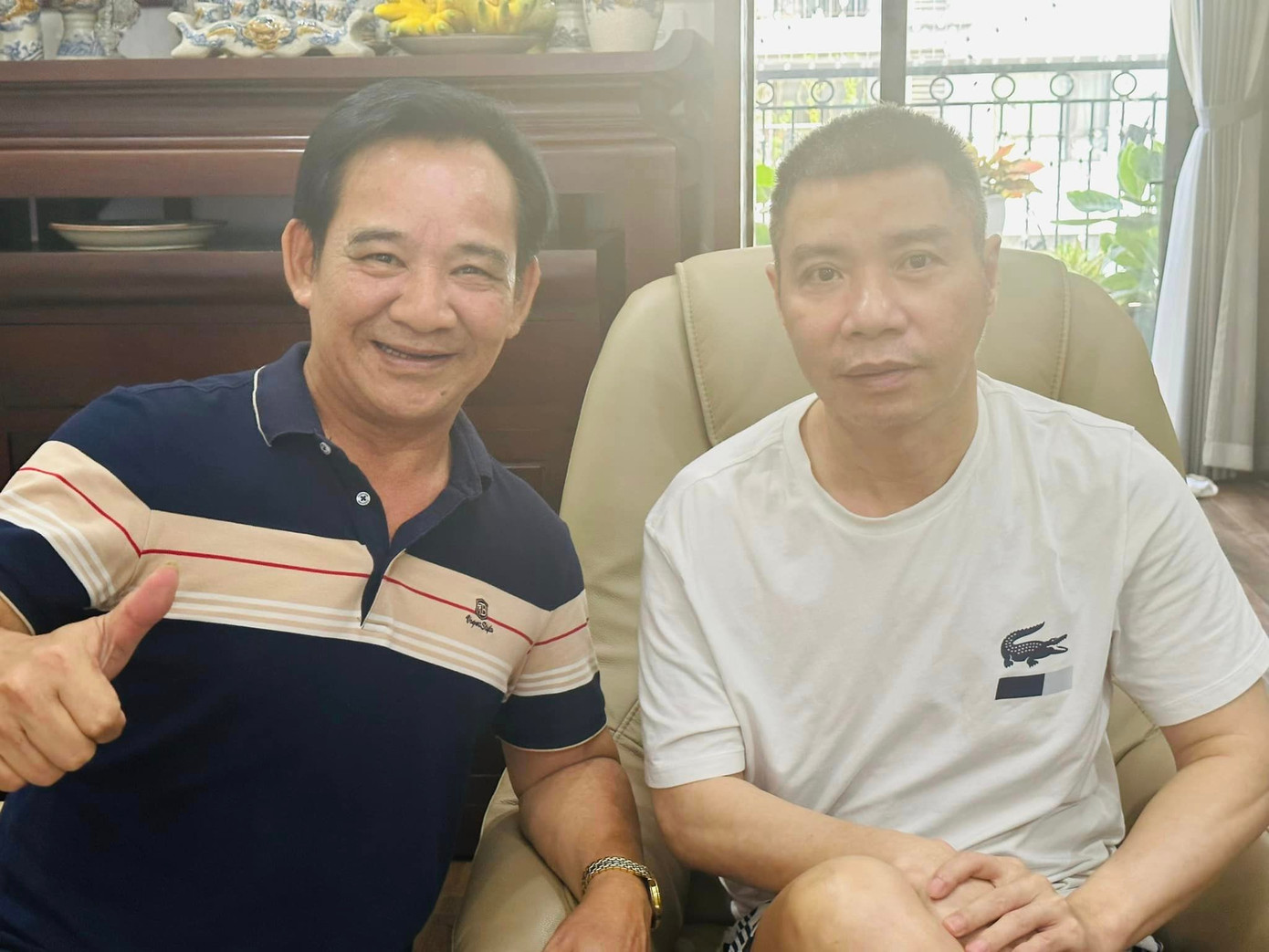 NSƯT Đức Hải bất ngờ thăm NSND Công Lý sau 2 năm "ở ẩn". NSƯT Đức Hải bất ngờ thăm NSND Công Lý sau 2 năm "ở ẩn".