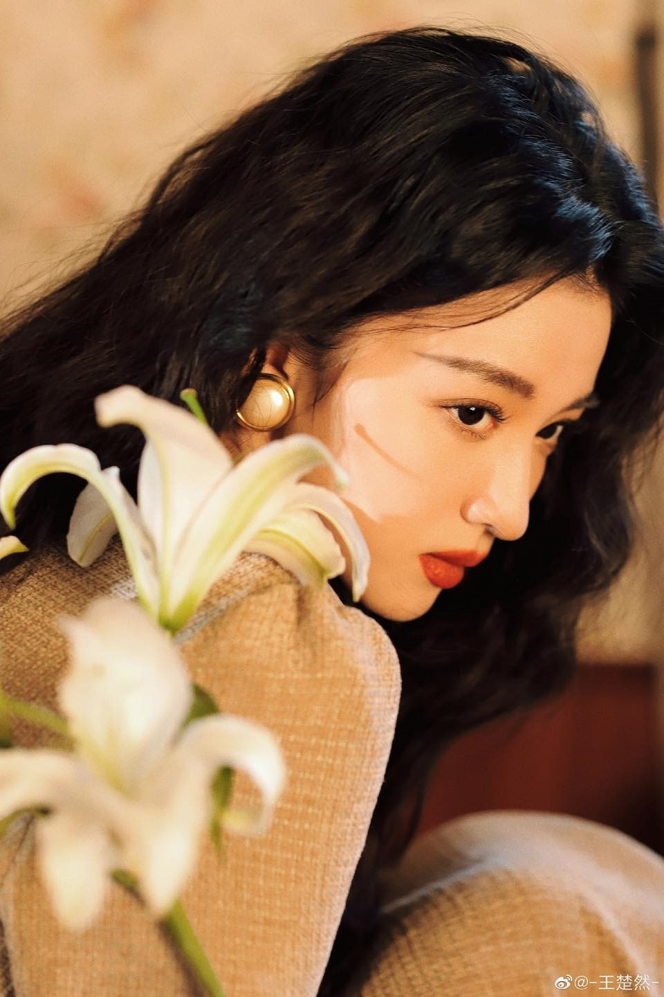 Nữ diễn viên cho biết cô trân trọng những đánh giá của khán giả, đồng nghiệp để phát triển bản thân và chưa từng nghĩ vẻ đẹp ngoại hình sẽ mang đến thành công. Nữ diễn viên cho biết cô trân trọng những đánh giá của khán giả, đồng nghiệp để phát triển bản thân và chưa từng nghĩ vẻ đẹp ngoại hình sẽ mang đến thành công.