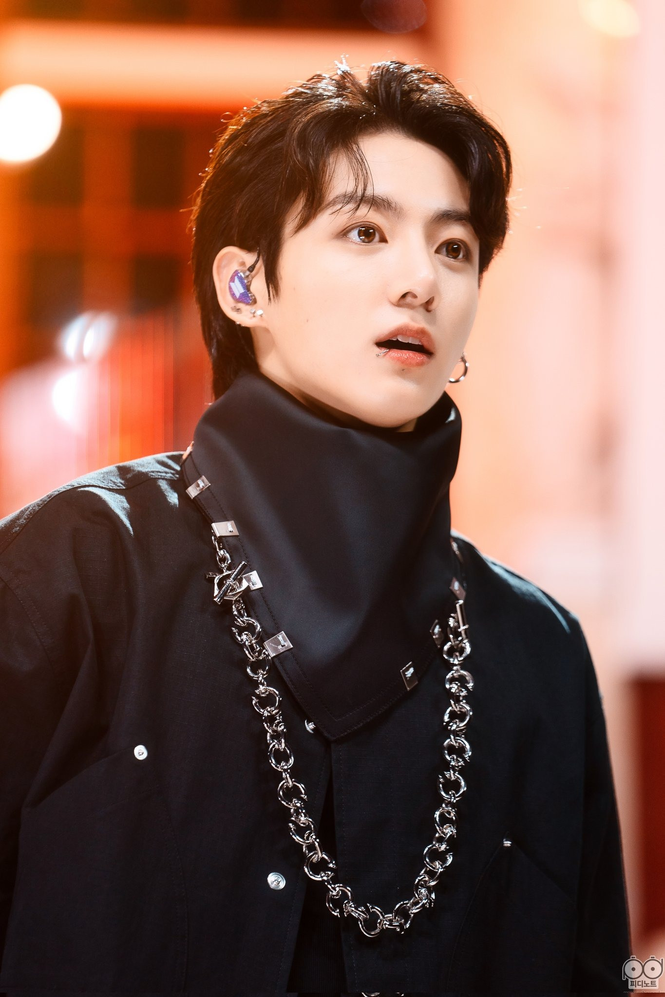 Jungkook yêu cầu fan dừng gửi đồ ăn đến nhà riêng. Ảnh: Twitter.